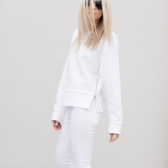 Aritzia Sweaters - Aritzia Zuzanna Sweater XS Aritzia Sweaters - Aritzia Zuzanna Sweater XS